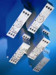 Timers and switching relays meet UL and CSA specs