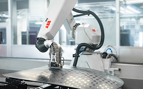 ABB’s PixelPaint Brings Exclusive and Sustainable Paint Finishes to Mercedes-Benz Sindelfingen Plant
