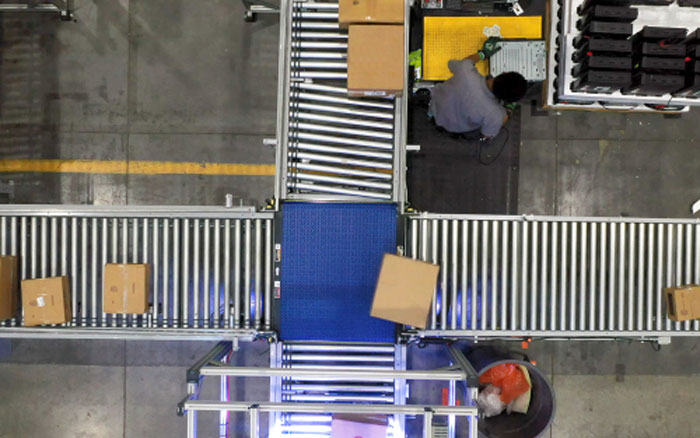 Figure 1: A warehouse distribution center in North Carolina saved more than $90,000 in one year after integrating the Regal Rexnord ModSort Divert and Transfer Module.
