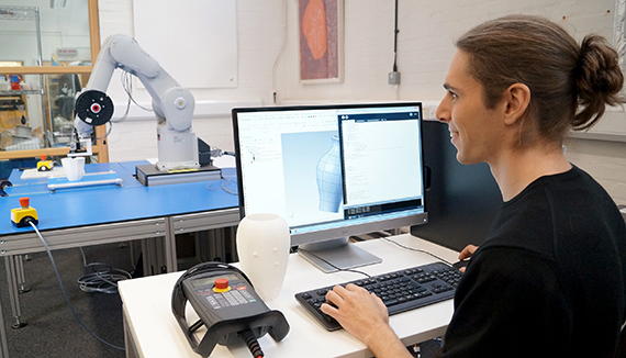 Mitsubishi Electric robot helps English university explore 3D printing and art