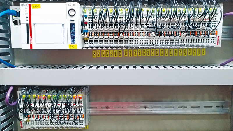 A CX2020 Embedded PC and EL3632 EtherCAT analog I/O terminals form an exceptionally compact control, measurement and data acquisition system.