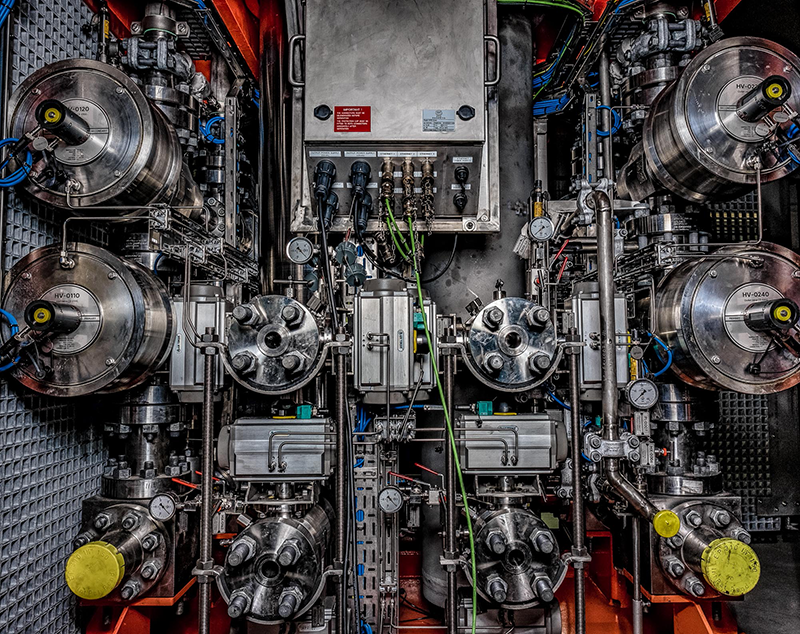 Oil and gas is a cost-intensive and traditional industry. Therefore, a reliable and future-proof automation system is needed to be competitive. (© FourPhase)