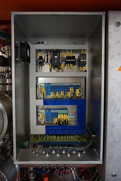 The ELX system helped FourPhase significantly reduce control cabinet footprint while increasing signal quality. (© FourPhase)