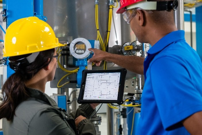An analytics module uses AI to detect production anomalies and alert workers so they can investigate or intervene, as necessary.