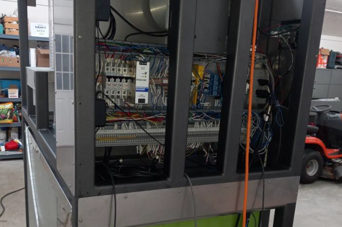 Figure 4a/4b: The mobile beverage dispenser automation has proven reliable in service, and it has been well received by operators and patrons alike.