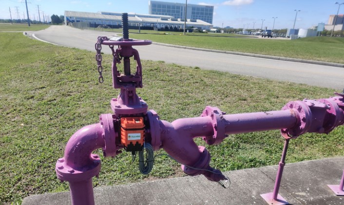 Figure 1: Ayyeka AI-enabled edge devices, such as this unit that tracks reclaimed water use in Orange County, Fla., use ultra-long-life bobbin-type LiSOCl2 batteries to monitor hard infrastructure, delivering enhanced data intelligence by recognizing patterns, detecting anomalous events, providing real-time reporting, and enabling predictive modeling.