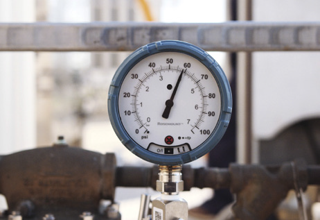 Figure 6: The Rosemount Wireless Pressure Gauge and Smart Pressure Gauge are identical except for the wireless capability.