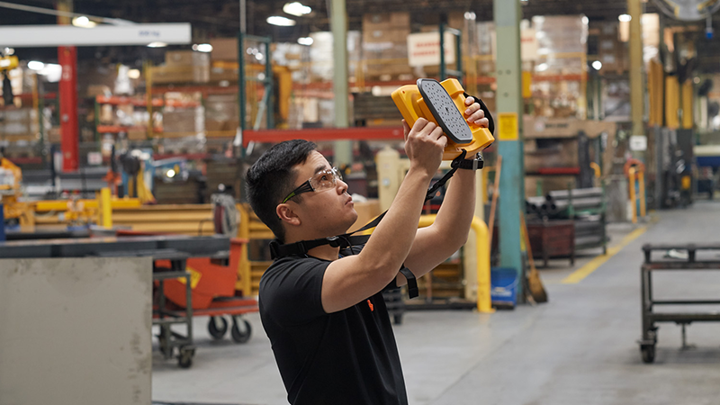 The Fluke ii900 Sonic Industrial Imager allows you to scan large areas safely and conveniently