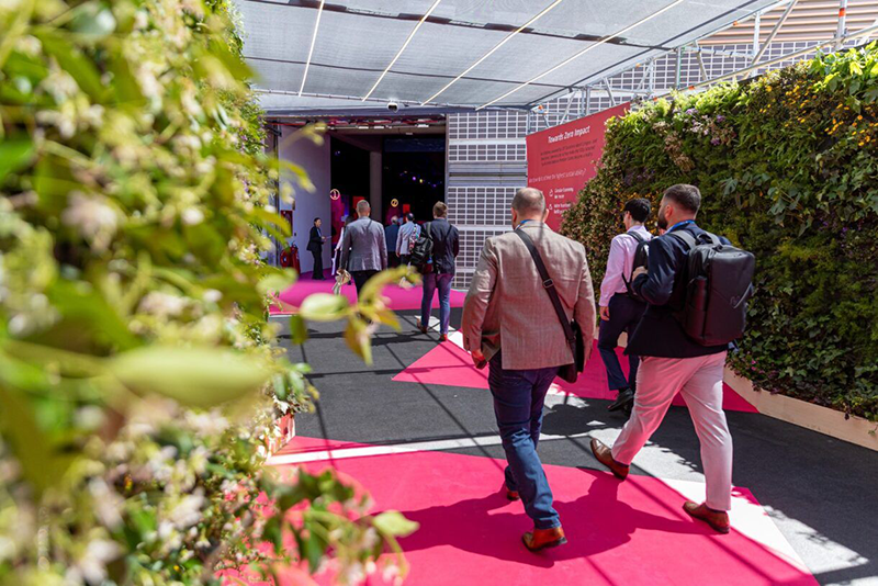 IOTWSC attendees travel through the Green Tunnel between the auditoriums and show floor.