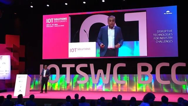 Rahul Shahani, partner at McKinsey & Company, delivers the opening keynote at IOTWSC.