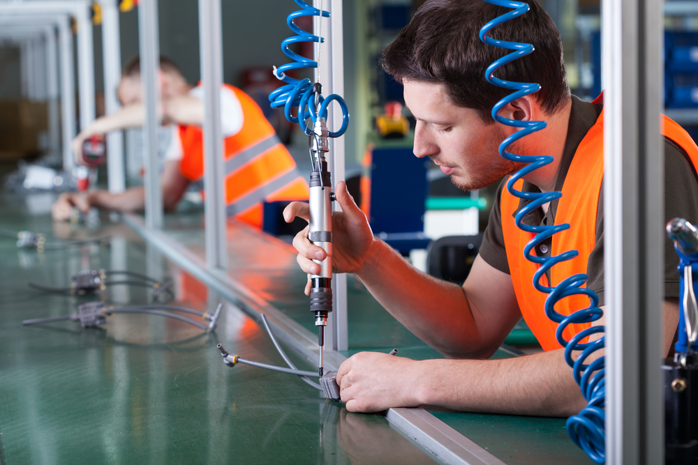 AI and IoT Drive Efficiency and Innovation in Modern Manufacturing