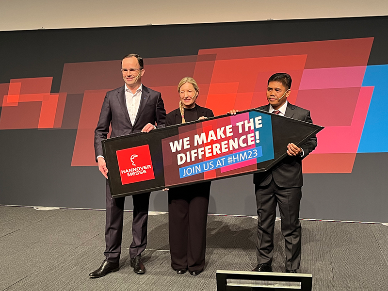 From left to right: Dr. Jochen Kockler, chairperson of the managing board, Deutsche Messe AG; Mr. Eko S. A. Cahyanto, director general of resilience, region and international industrial access development, ministry of industry, republic of Indonesia; and Dr. Nina Gaibert, corporate Portfolio projects, Festo SE & Co. KG.