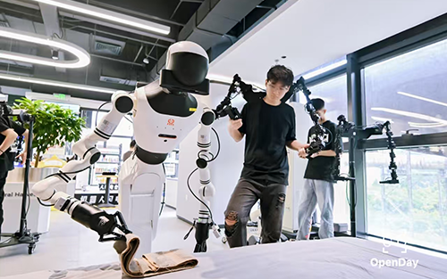 Thumbnail for RealMan Unveils RealBOT Embodied Open Platform at IROS 2025