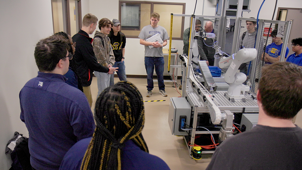Kettering University students learn from Mitsubishi Electric business development manager, Tom Majeswki.