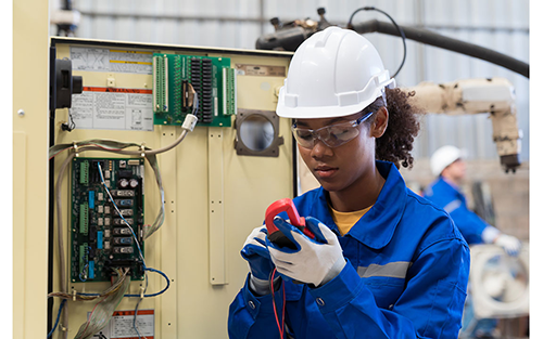 Thumbnail for Siemens USA Commits to Train 200,000 Electricians and Manufacturing Experts by 2030