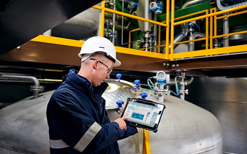 Pepperl+Fuchs' ECOM Instruments Presents Plant Asset Management Tablet