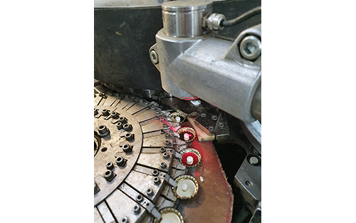 Contactless Temperature Measurement: A Thousand Times Faster Than the Blink of an Eye