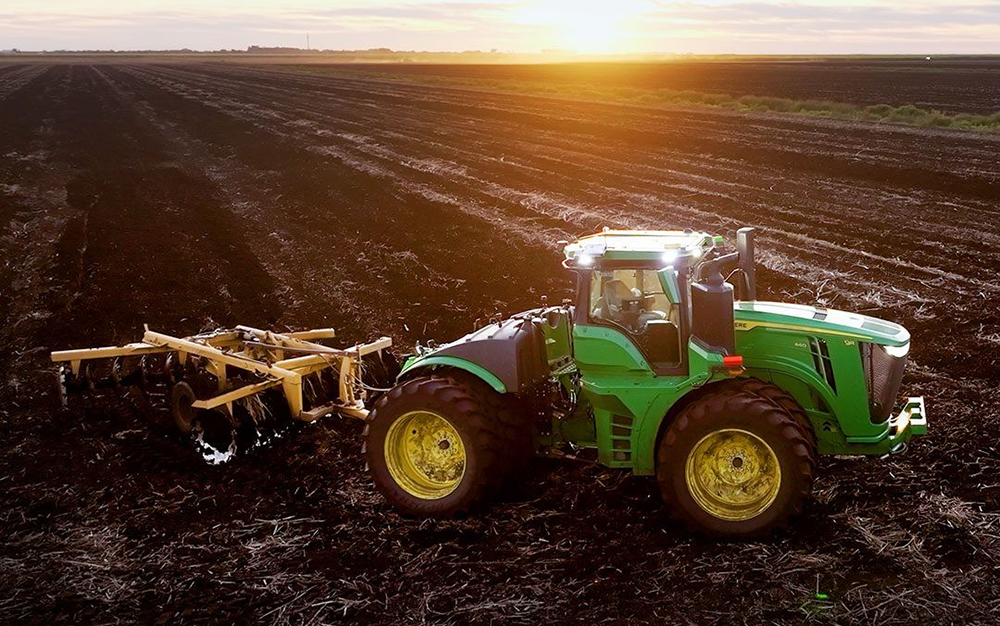 Feature Image for Autonomous Fleet of Tractors Works 255,000 Acres of Sugarcane Fields 24/7