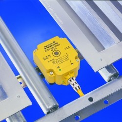 TURCK Ni75U-Q80 sensor detects small targets on skids