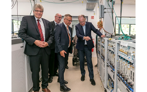 Focus on 5G Campus Networks: Lower Saxony’s Minister President Stephan Weil Visits HMF