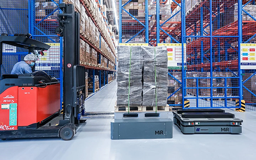 AI-equipped Robots Help Logistics Industry to Fight Labor Shortages