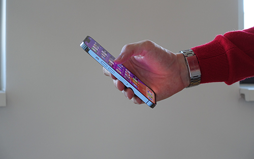 Exploring Disparities in the 5G Rollout