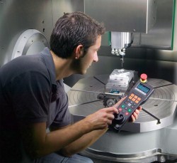 HEIDENHAIN introduces HR 550 FS wireless handwheel 